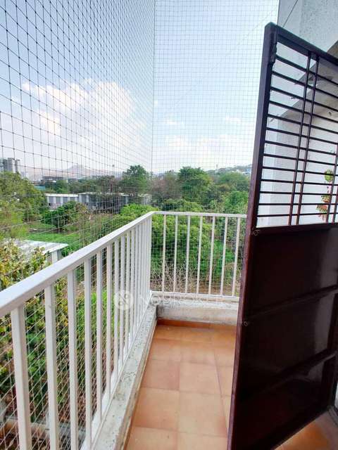 2 BHK Flat In Crystal Building For Sale  In Crystal Building