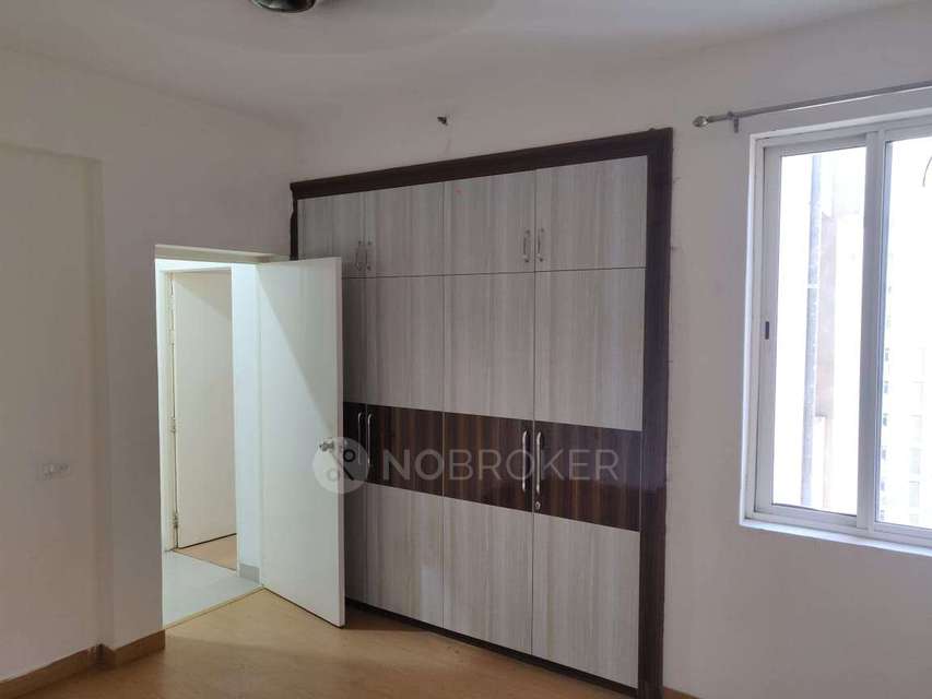 2 BHK Flat In Tower B4, Jaypee Wishtown Klassic For Sale  In Sector 134