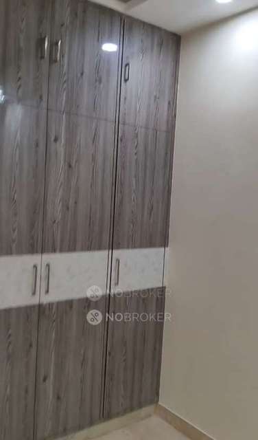 2 BHK Flat In D1-a Block, Janakpuri For Sale  In Janakpuri