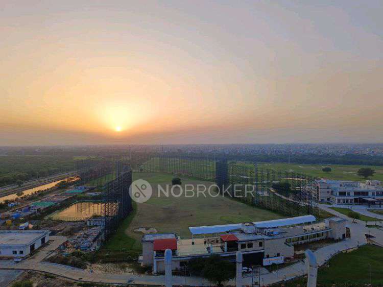 3 BHK Flat In Golf View Condos For Sale  In Golf View Condos