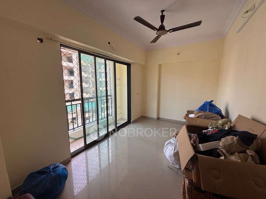 Single Room for Female In 2 BHK  In Kamanwala Manavsthal In Malad West