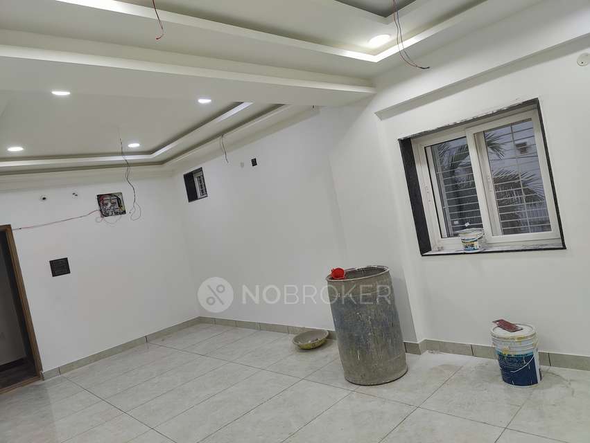 2 BHK Flat In Yanvi Towers For Sale  In Tilak Road