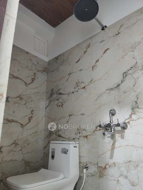 2 BHK Flat In Yanvi Towers For Sale  In Tilak Road