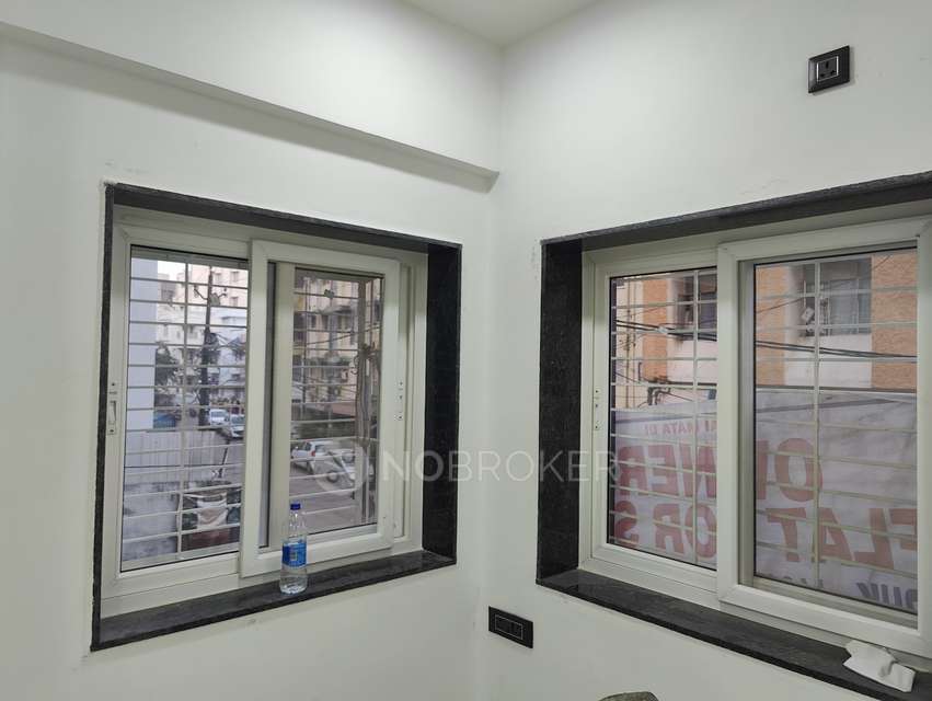 2 BHK Flat In Yanvi Towers For Sale  In Tilak Road