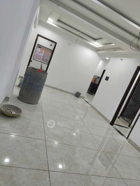 2 BHK Flat In Yanvi Towers For Sale  In Tilak Road