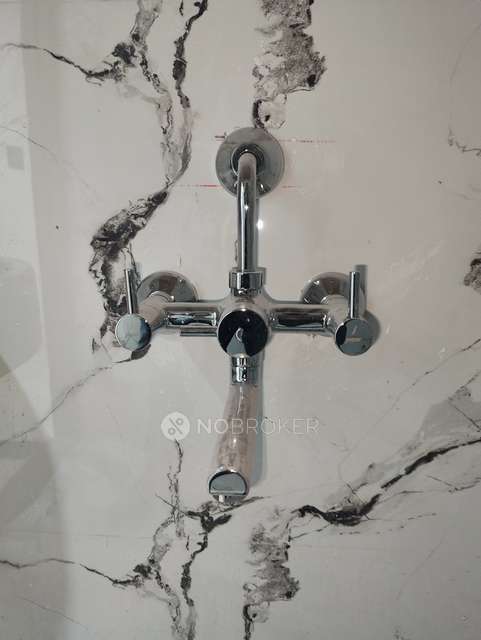 2 BHK Flat In Yanvi Towers For Sale  In Tilak Road