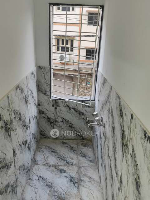 2 BHK Flat In Yanvi Towers For Sale  In Tilak Road