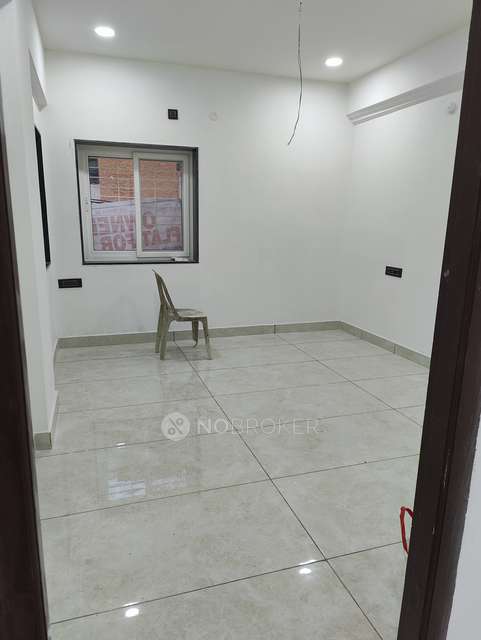 2 BHK Flat In Yanvi Towers For Sale  In Tilak Road