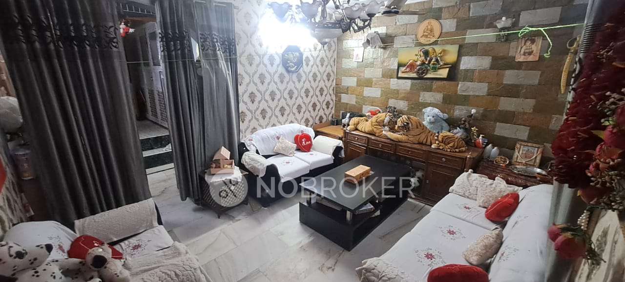 4+ BHK Flat For Sale  In Shastri Nagar