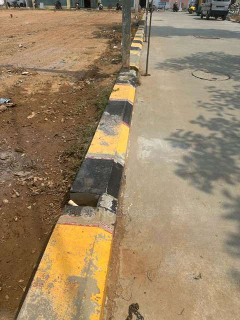 Plot For Sale  In Aishwarya Royal City In Axis Antara