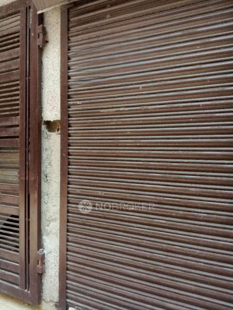 Shop in Mukundpur, Delhi for Rent 