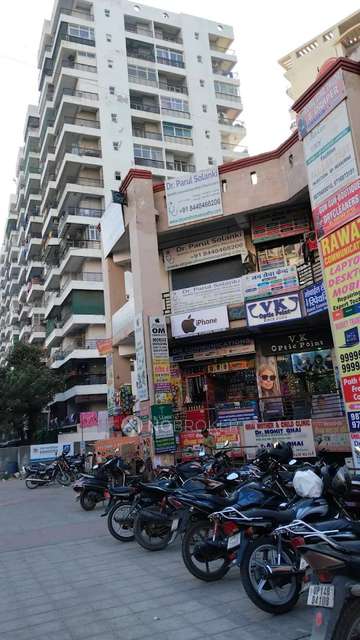 Shop in Galleria Market 2, Ghaziabad for Rent 