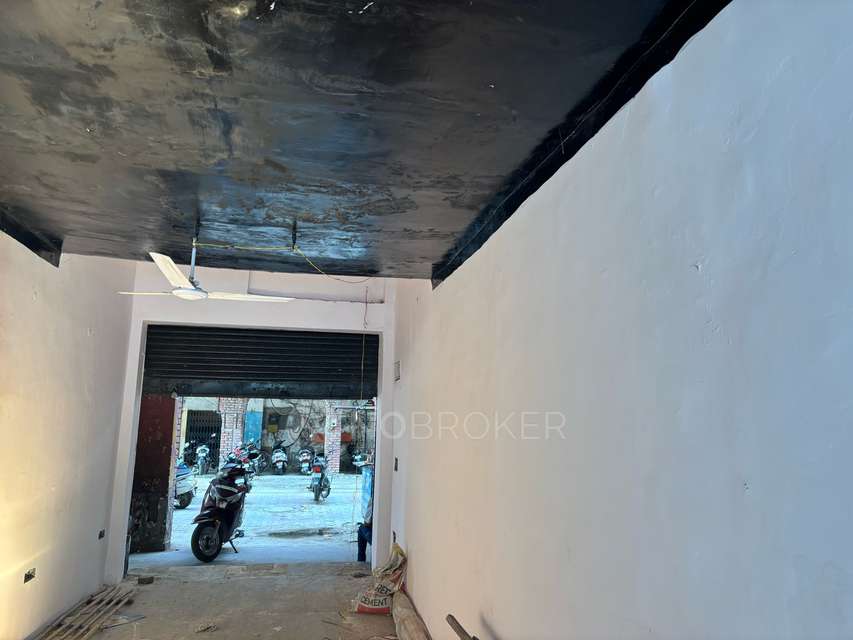 Shop in Vikaspuri, Delhi for sale 