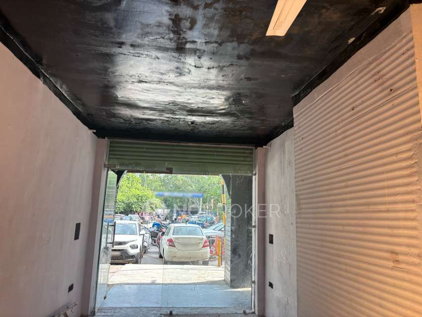 Shop in Vikaspuri, Delhi for sale 