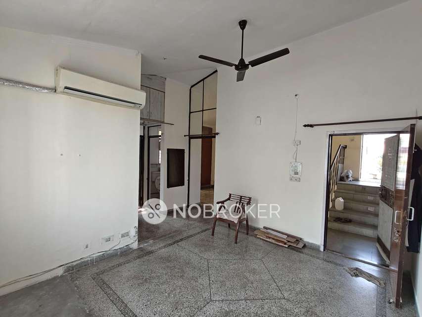 1 BHK Flat In Shree Awas Apartments,  For Sale  In Sector 18