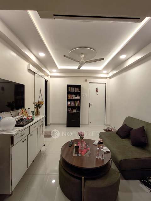 Shared Room for Female In 1 BHK  In Vrindavan Chs, Andheri West In Andheri West