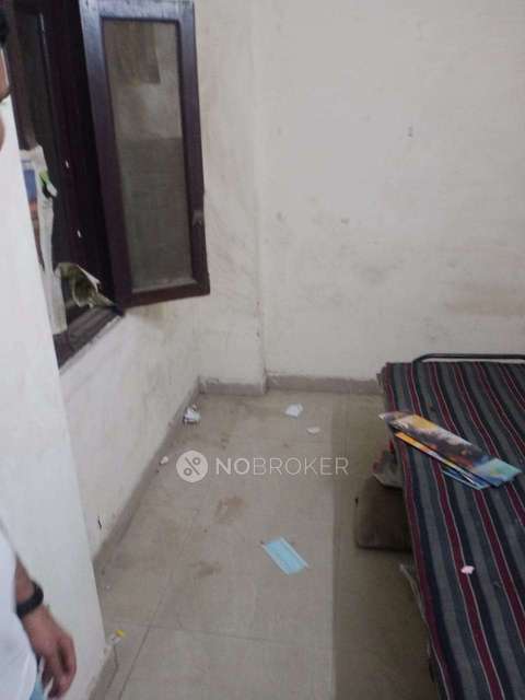 Single Room for Male In 3 BHK  In Karol Bagh
