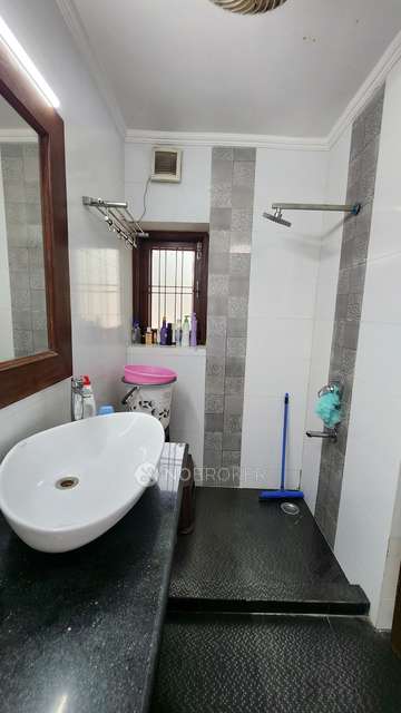 2 BHK Flat In D8 Vasant Kunj Apartment, Vasant Kunj, New Delhi For Sale  In Vasant Kunj, New Delhi