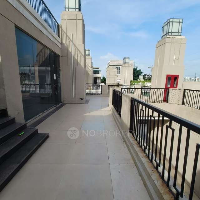 Shop in Ats Bouquet, Noida for sale 