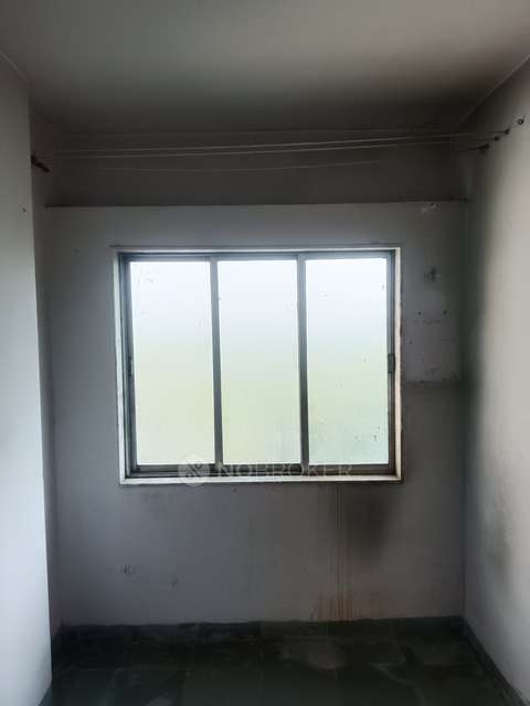 1 BHK Flat In Mahalaxmi Co-op Housing Society Ltd For Sale  In Dahisar East