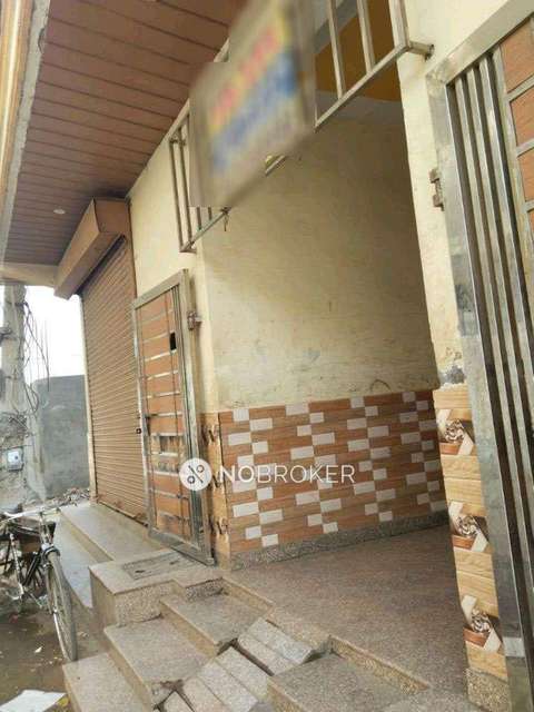 4+ BHK Flat In Standalone Building  For Sale  In Kadipur