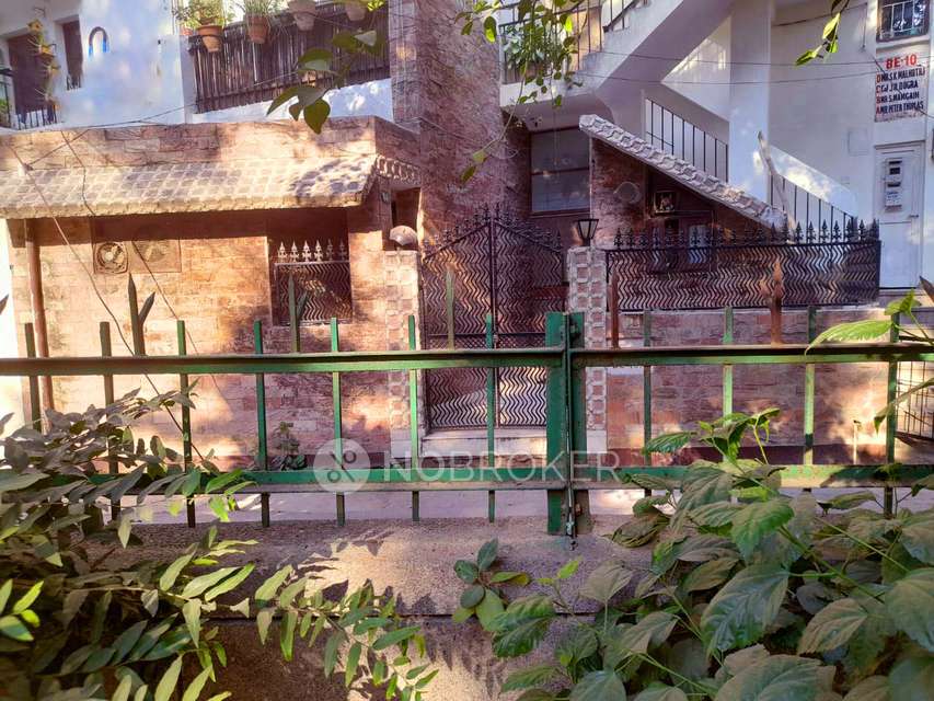 3 BHK Flat In Rwa Dda Flats Munirika, Munirka for Rent  In Munirka