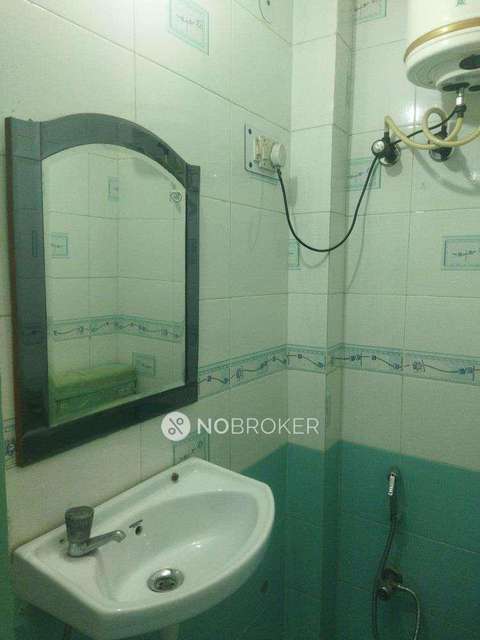 2 BHK Flat In Vinoba Puri For Sale  In Lajpat Nagar