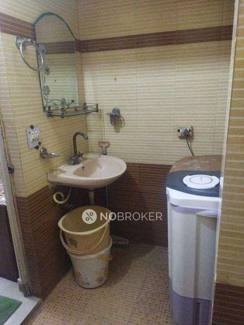 2 BHK Flat In Vinoba Puri For Sale  In Lajpat Nagar