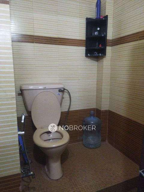 2 BHK Flat In Vinoba Puri For Sale  In Lajpat Nagar