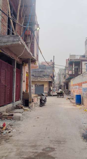 Plot For Sale  In Plot C With 2 Room Set  In Vikaspuri