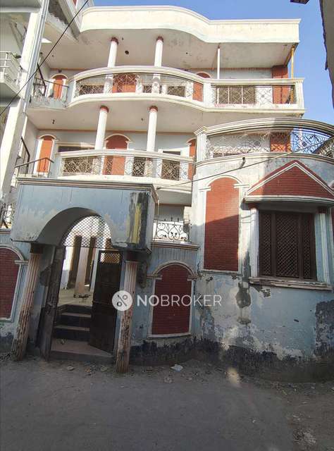 4+ BHK Flat For Sale  In Karawal Nagar