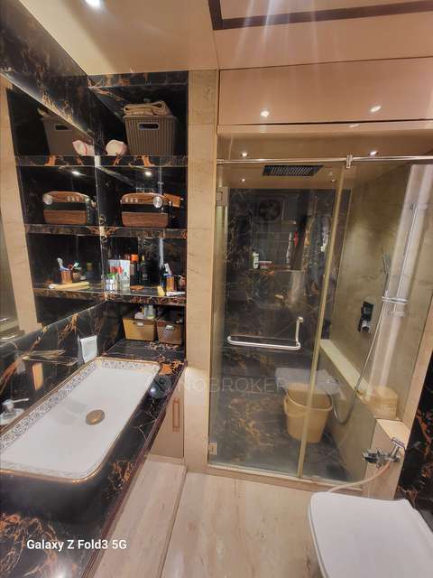 4 BHK Flat In New Purshottam Co-operative Housing Societ For Sale  In Bandra West