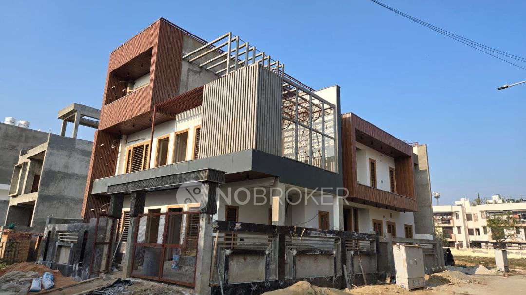 4+ BHK House For Sale  In Wave City, Sector 2 , Park