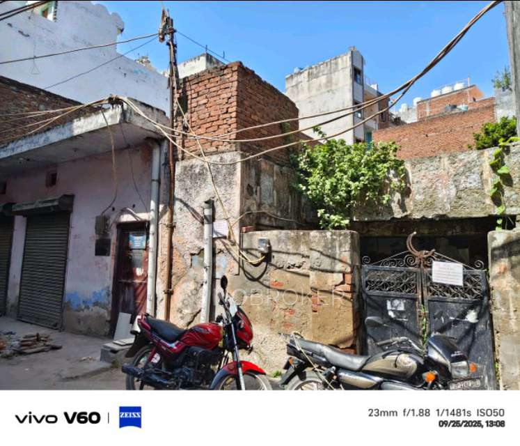Godown/Warehouse in Nathu Colony, Shahdara, Delhi for sale 