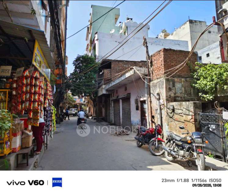 Godown/Warehouse in Nathu Colony, Shahdara, Delhi for sale 
