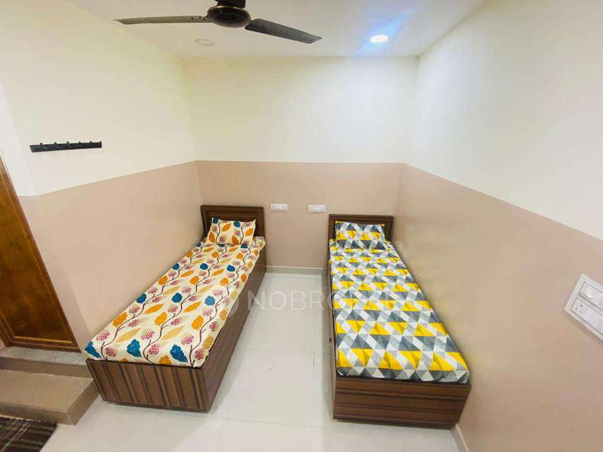 PG for Girls in Sudhama Nagar 