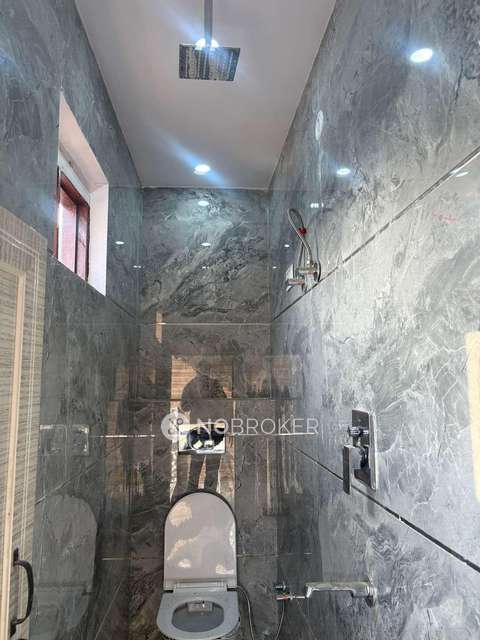 4+ BHK Flat For Sale  In Razapur Khurd