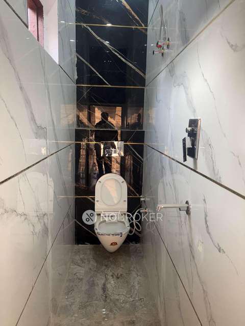 4+ BHK Flat For Sale  In Razapur Khurd