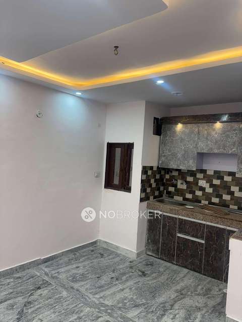 4+ BHK Flat For Sale  In Razapur Khurd