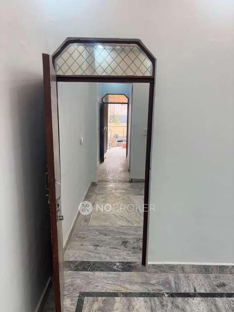 4+ BHK Flat For Sale  In Razapur Khurd