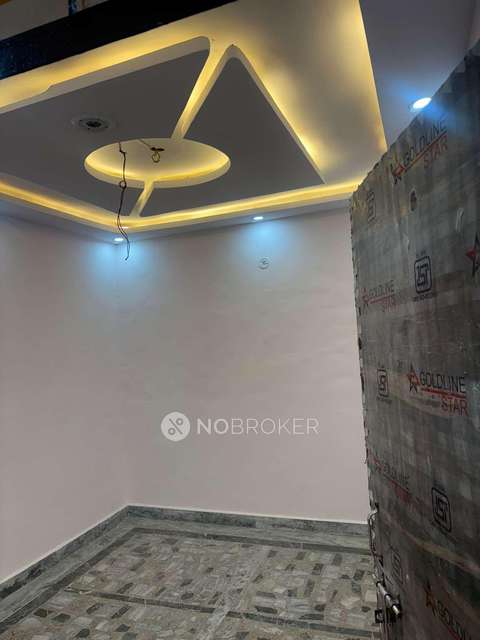 4+ BHK Flat For Sale  In Razapur Khurd