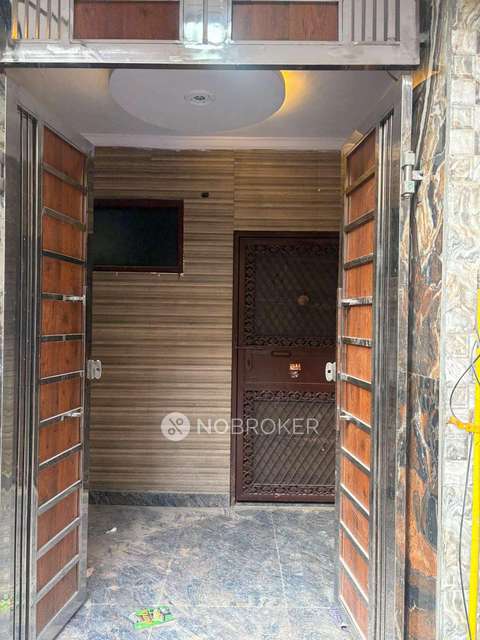 4+ BHK Flat For Sale  In Razapur Khurd