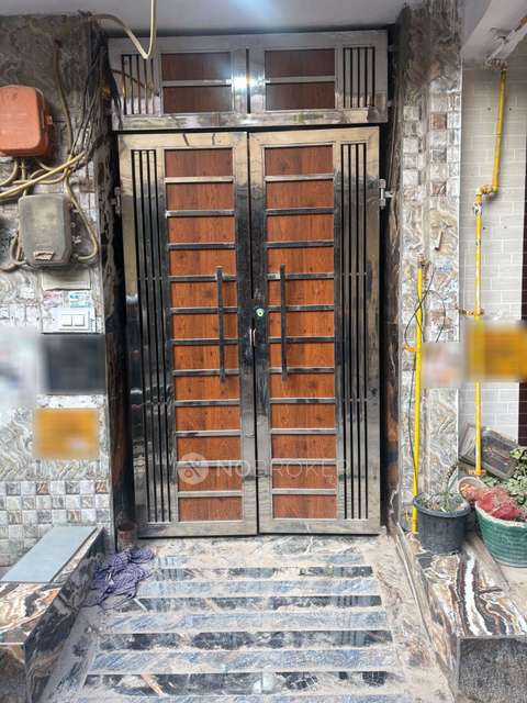 4+ BHK Flat For Sale  In Razapur Khurd