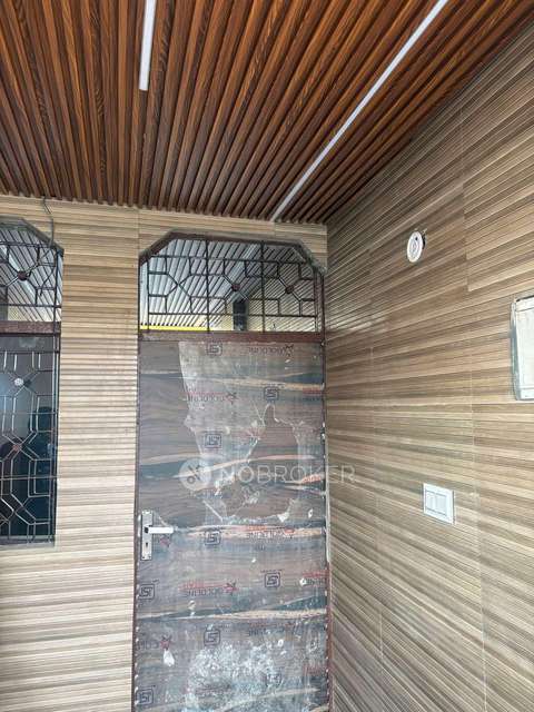 4+ BHK Flat For Sale  In Razapur Khurd