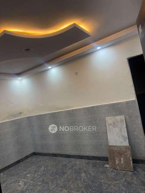 4+ BHK Flat For Sale  In Razapur Khurd