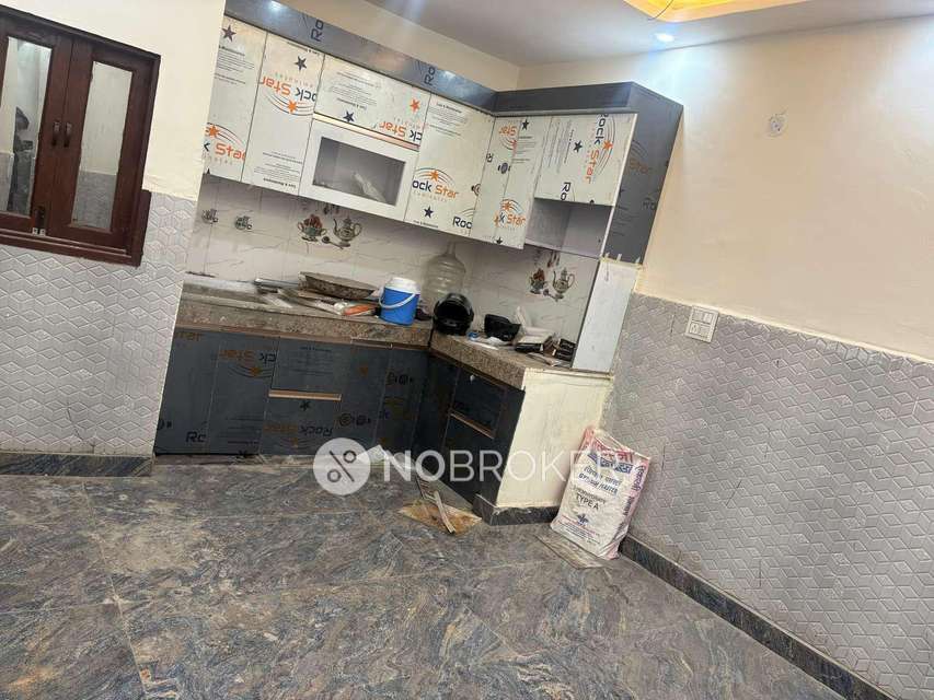 4+ BHK Flat For Sale  In Razapur Khurd