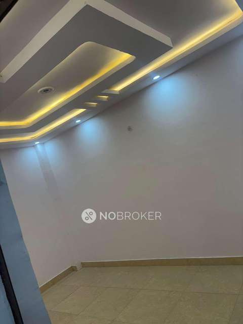 4+ BHK Flat For Sale  In Razapur Khurd