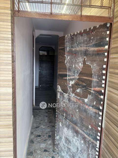 4+ BHK Flat For Sale  In Razapur Khurd