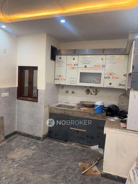 4+ BHK Flat For Sale  In Razapur Khurd