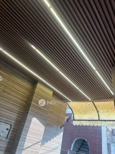 4+ BHK Flat For Sale  In Razapur Khurd